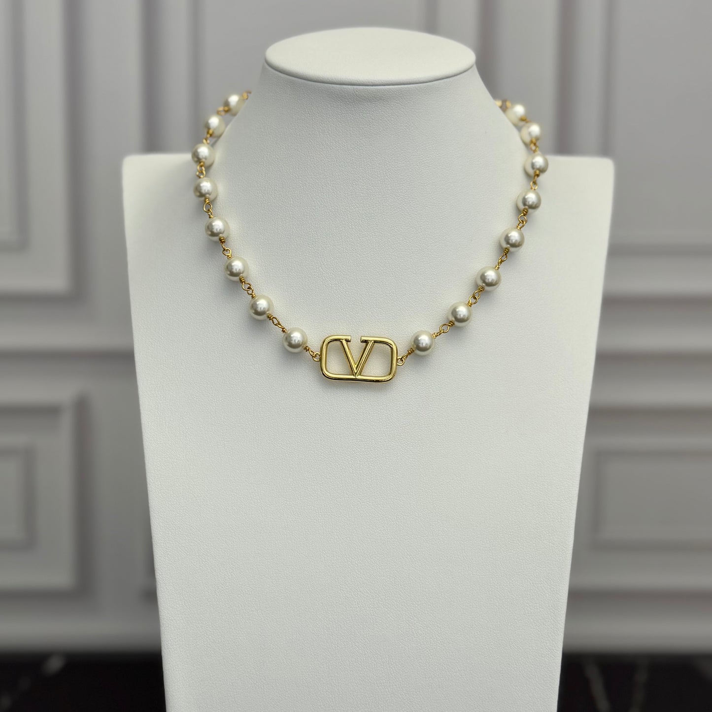 Perla V Necklace